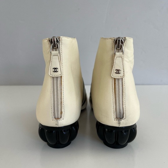 Auth 2012 CHANEL Leather Boots - Picture 4 of 9